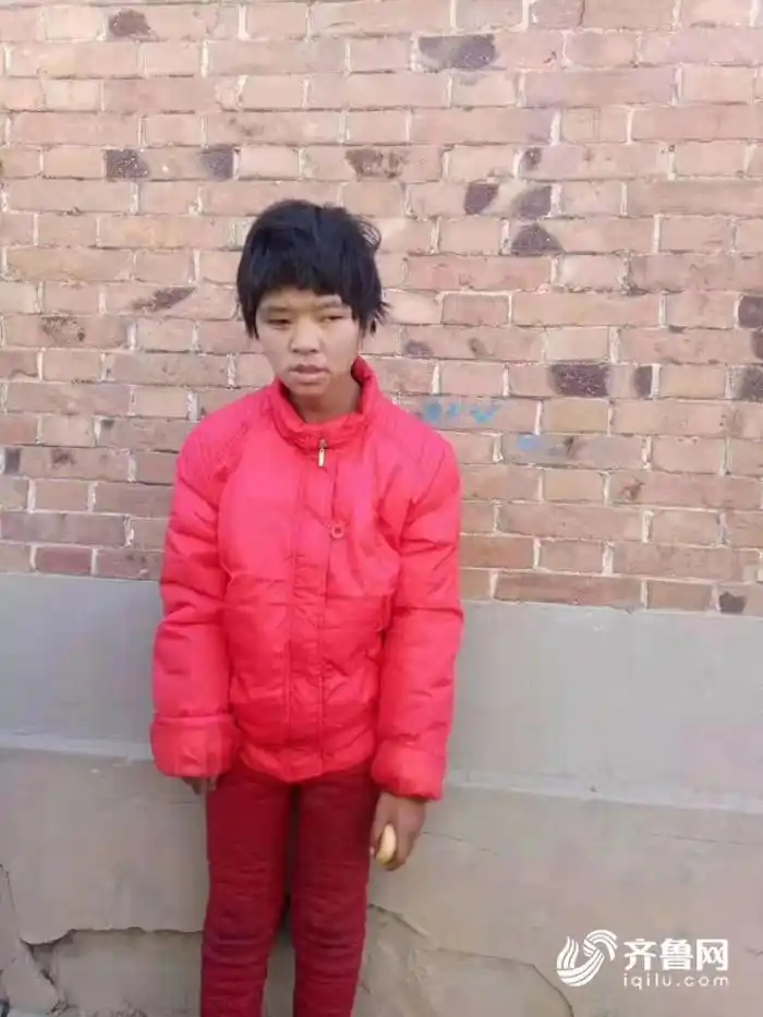 闪电寻人|聊城临清民警发现一走失女孩 正在寻找家人