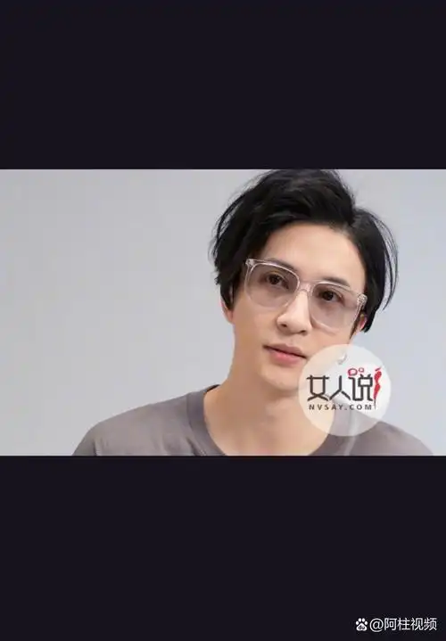 薛之谦高磊鑫近日现身街头cos,引发网友热议.