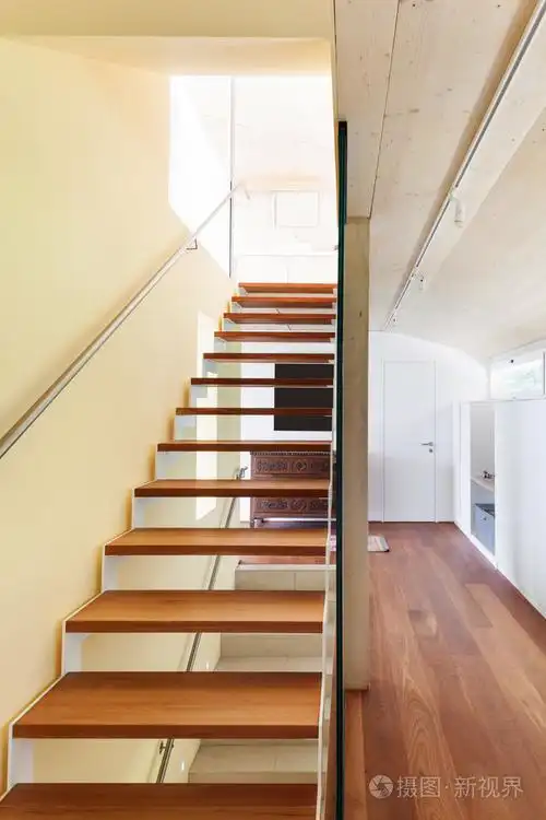 现代的建筑室内楼梯