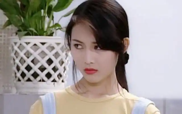 第一位:蔡少芬在她15岁的时候,就已经开始通过超级模特大赛准备进入