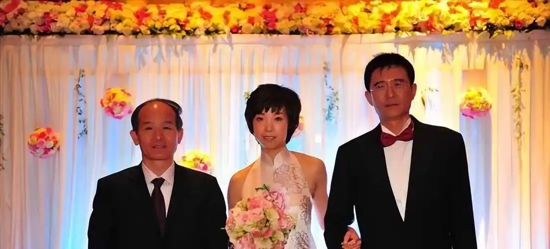 身价300亿富商徐威,宠袁立12年,为何转身迎娶奥运冠军张怡宁?