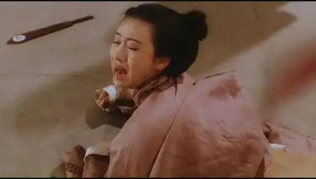 过此片, 就是:满清十大酷刑,图为小白菜(翁红)被污陷脱光打屁屁喊冤枉