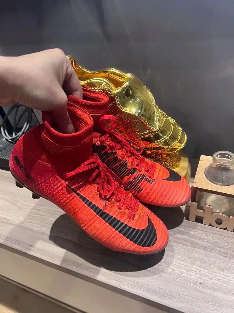 【粉丝包邮】耐克刺客11超顶级fg足球鞋.尺码:38.5码( - 抖音