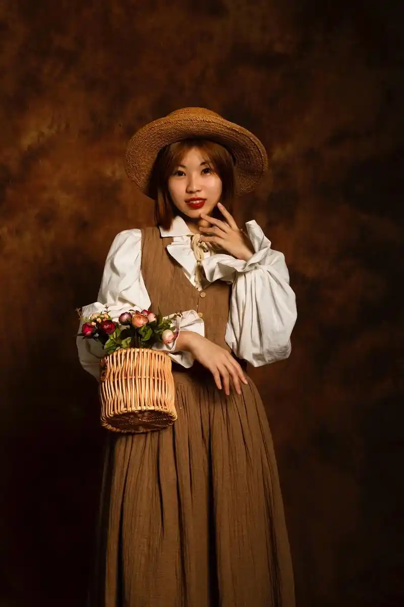 复古油画感写真.#摄影 #修图#油画感写真#人物肖像 - 抖音