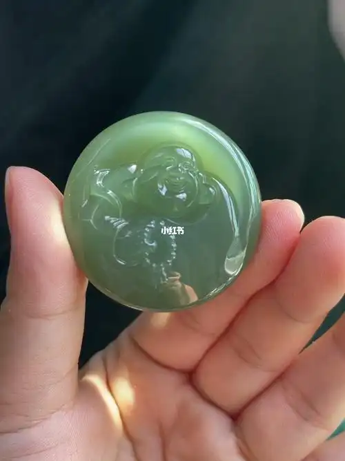 孤品高货和田玉青海料湖水绿笑佛公镯芯牌
