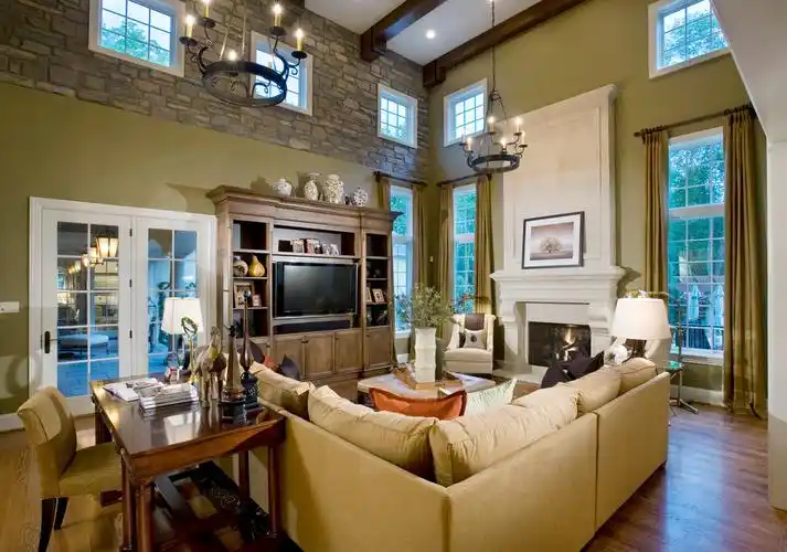 欧式别墅起居室白色石质壁炉设计装修效果图