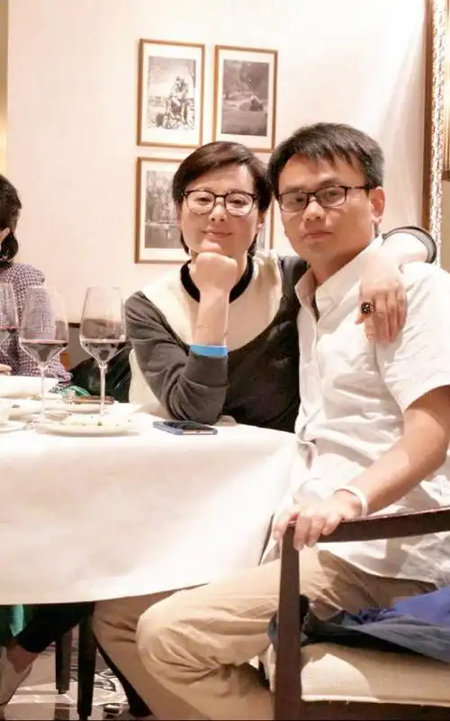 女星袁立与赵岭离婚15年她三婚嫁诗人他娶甘肃美女为妻