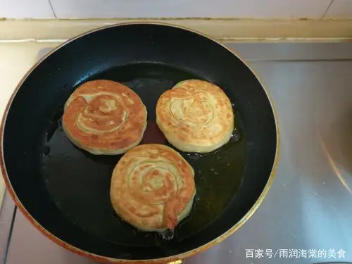 平底锅也能做吊炉饼,做法简单易学,快速补充热量,家人都说好吃